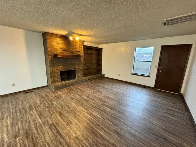 Photo - 2 bed 2 bath duplex refreshed with new flooring and bathroom countertops and paint, spacious and ... House