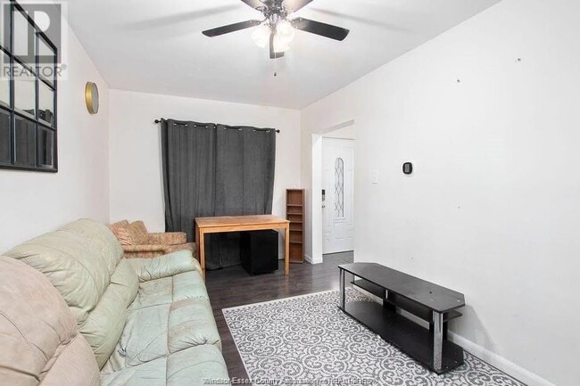 Building Photo - 553 Tournier St