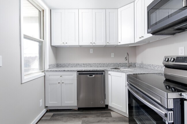 Kitchen - 4301 Glenmore Ave