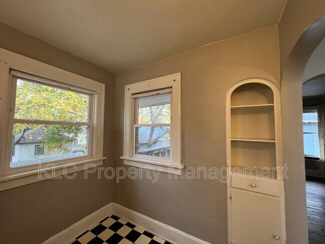 Building Photo - 1109 42nd St