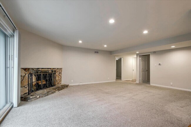 Foto del edificio - 6742 Blewett Ave