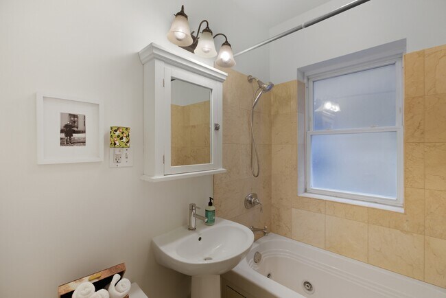 Foto del edificio - 1624 W Olive Ave