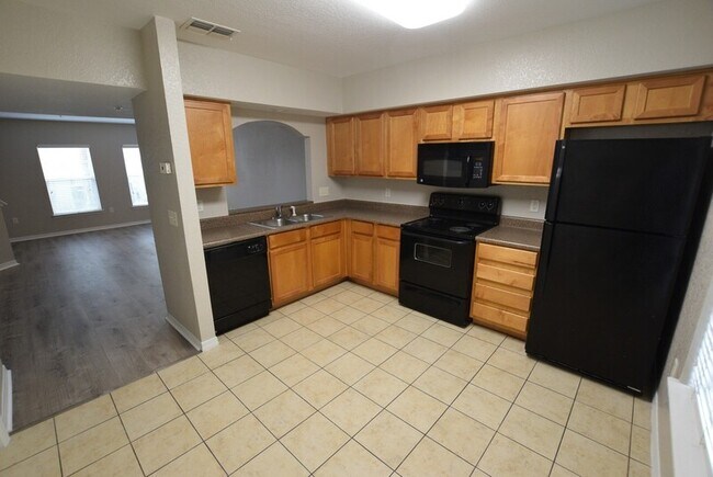 Building Photo - 3664 N Goldenrod Rd