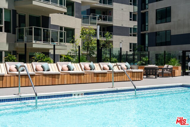 Foto del edificio - 2435 S Sepulveda Blvd