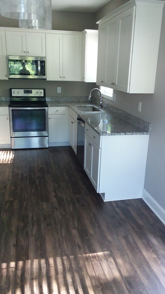 Foto del edificio - 6520 Blue Ridge Ave