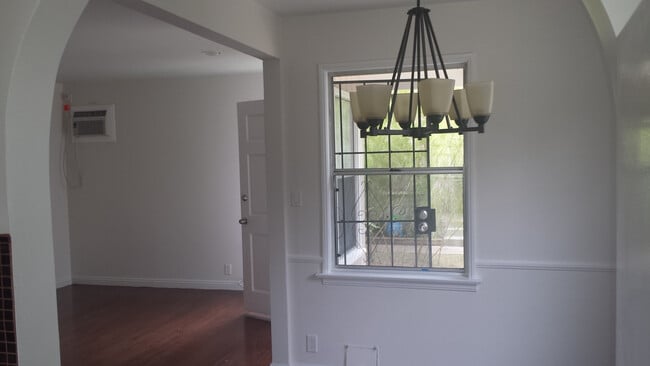 Foto del edificio - 8341 Dunbarton Ave