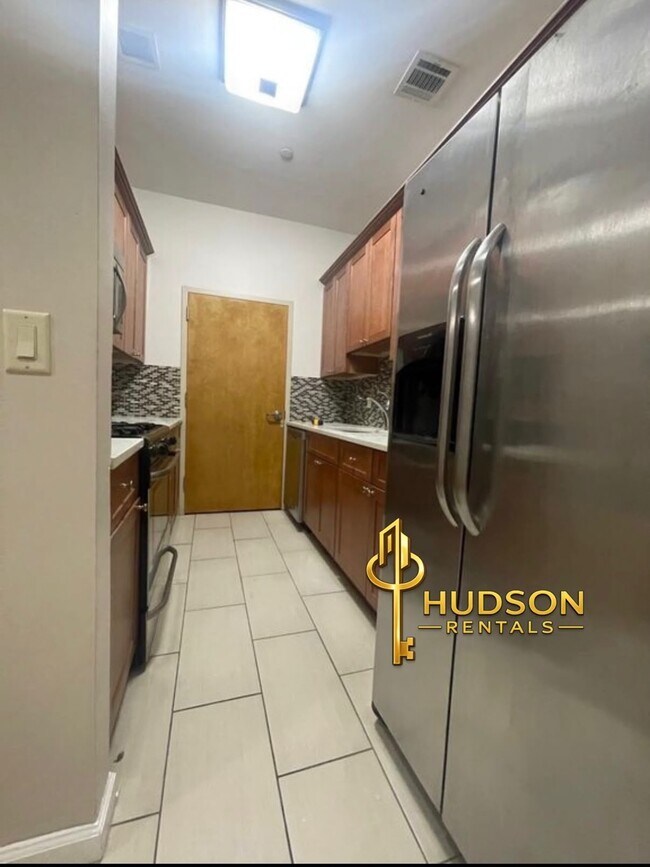 50 Oak St 102 - 30 Oak St