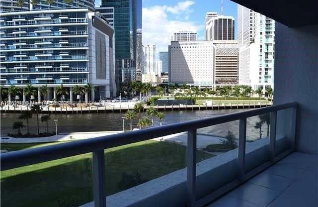 Building Photo - 465 Brickell Ave