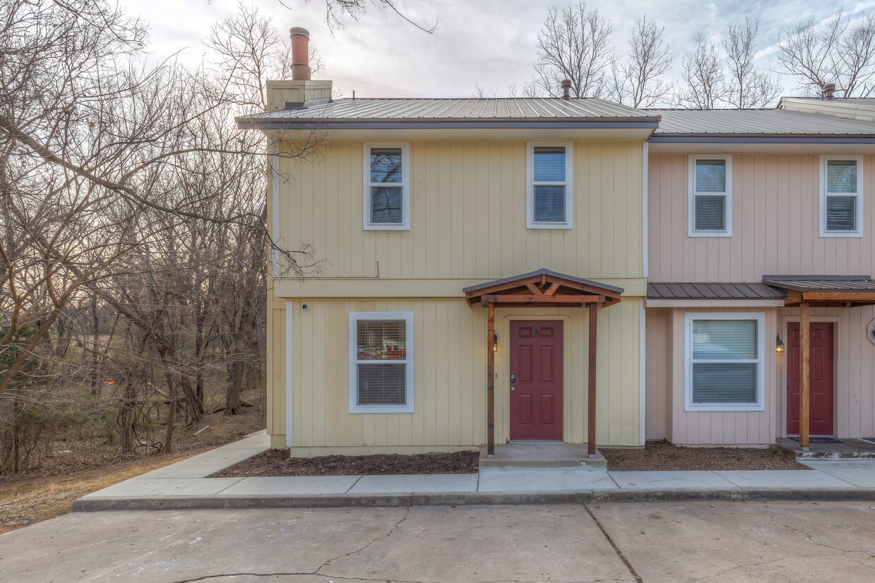 Primary Photo - 644 Earthside Dr