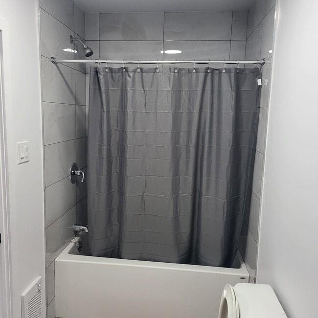 Building Photo - 4825 Rue Saint-Urbain