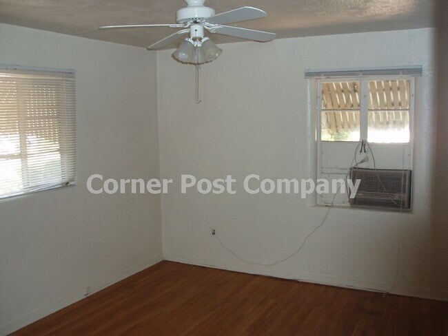 Building Photo - 210 Montclaire Dr SE