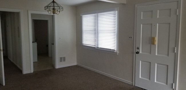 Building Photo - Upper level apartment in Downtown Vallejo