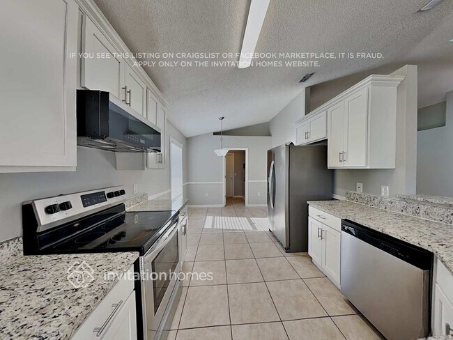 Foto del edificio - 14520 Lake Price Dr
