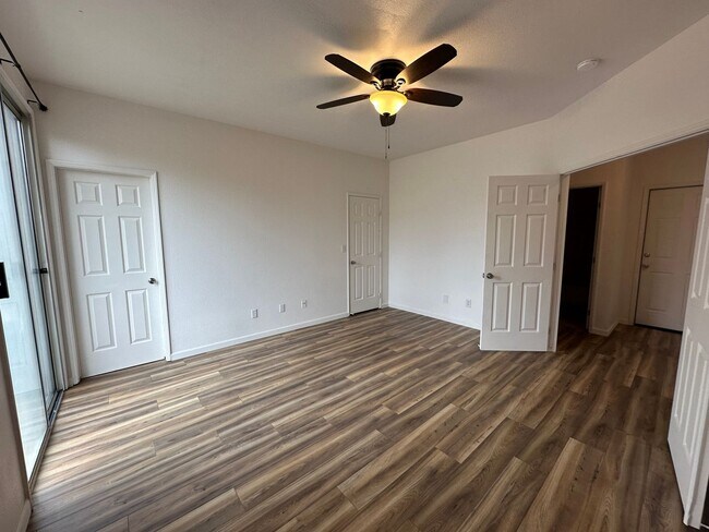 Building Photo - NW Visalia Home Coming Soon!