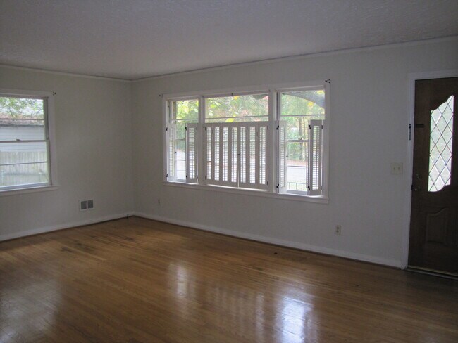 Building Photo - Forest Acres