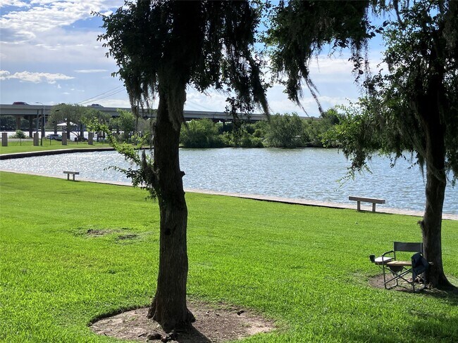 Foto del edificio - 18800 Egret Bay Blvd