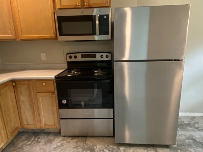 Building Photo - 2605 Roland Dr