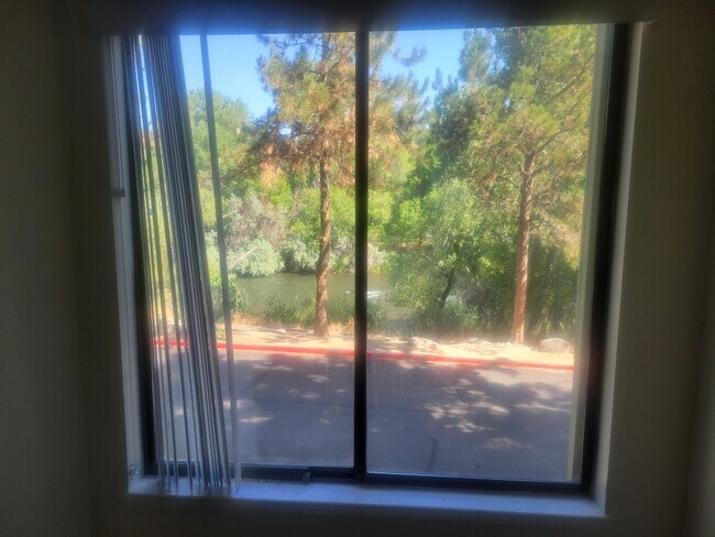 Foto del edificio - 2855 Idlewild Dr