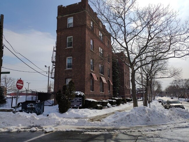 Building Photo - 703 Howard Ave