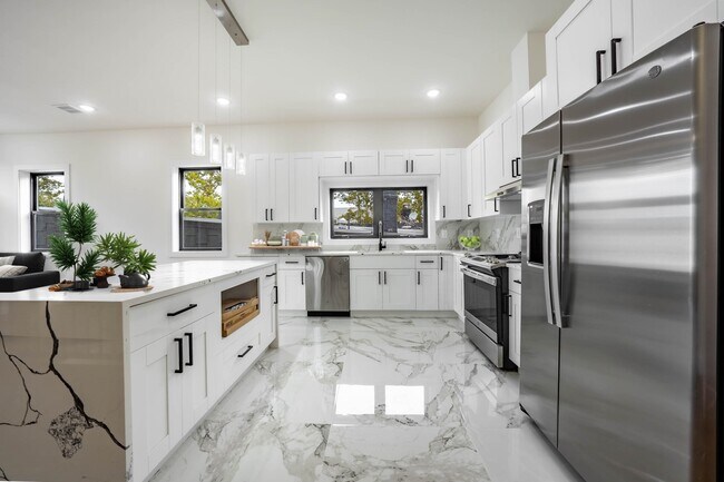 Building Photo - 121 Prospect St