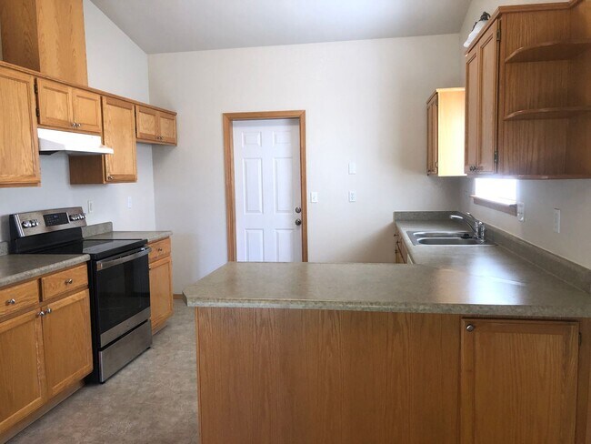 Foto del edificio - This beautifully maintained 3 bedroom, 2 b...