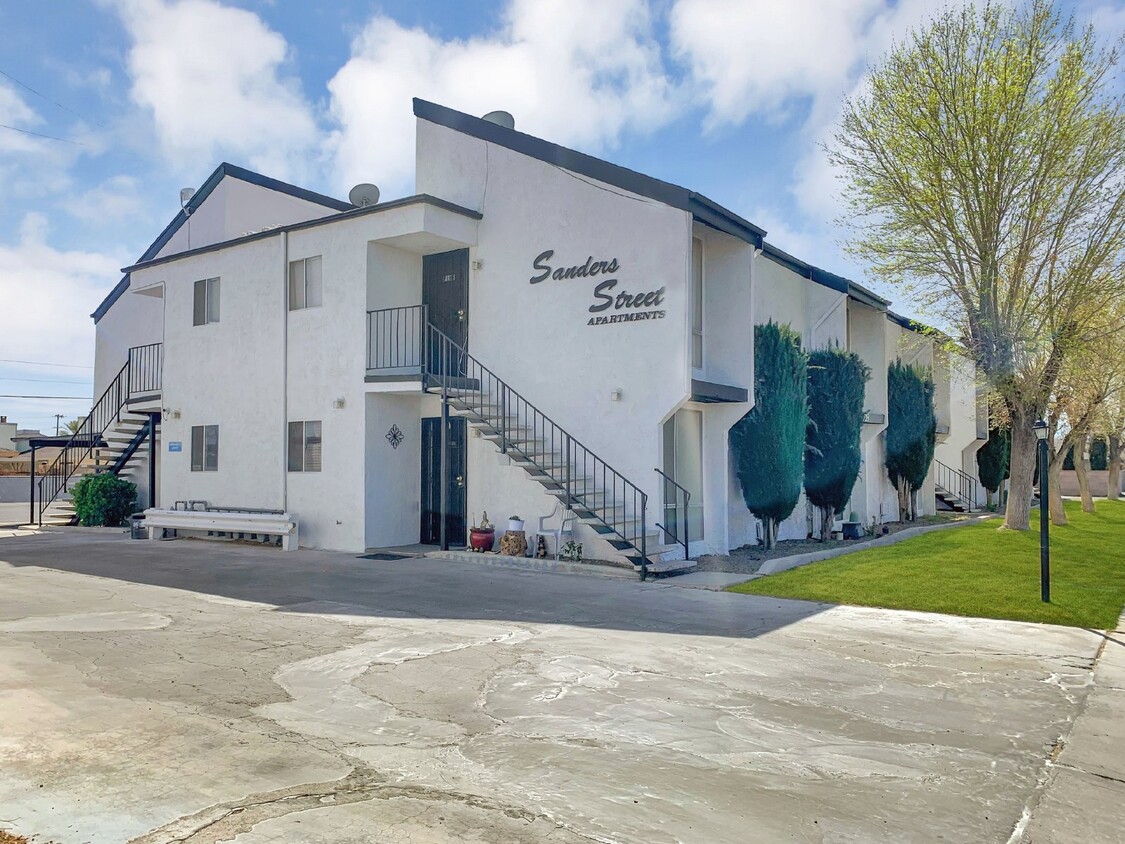 Foto principal - 714 N Sanders St