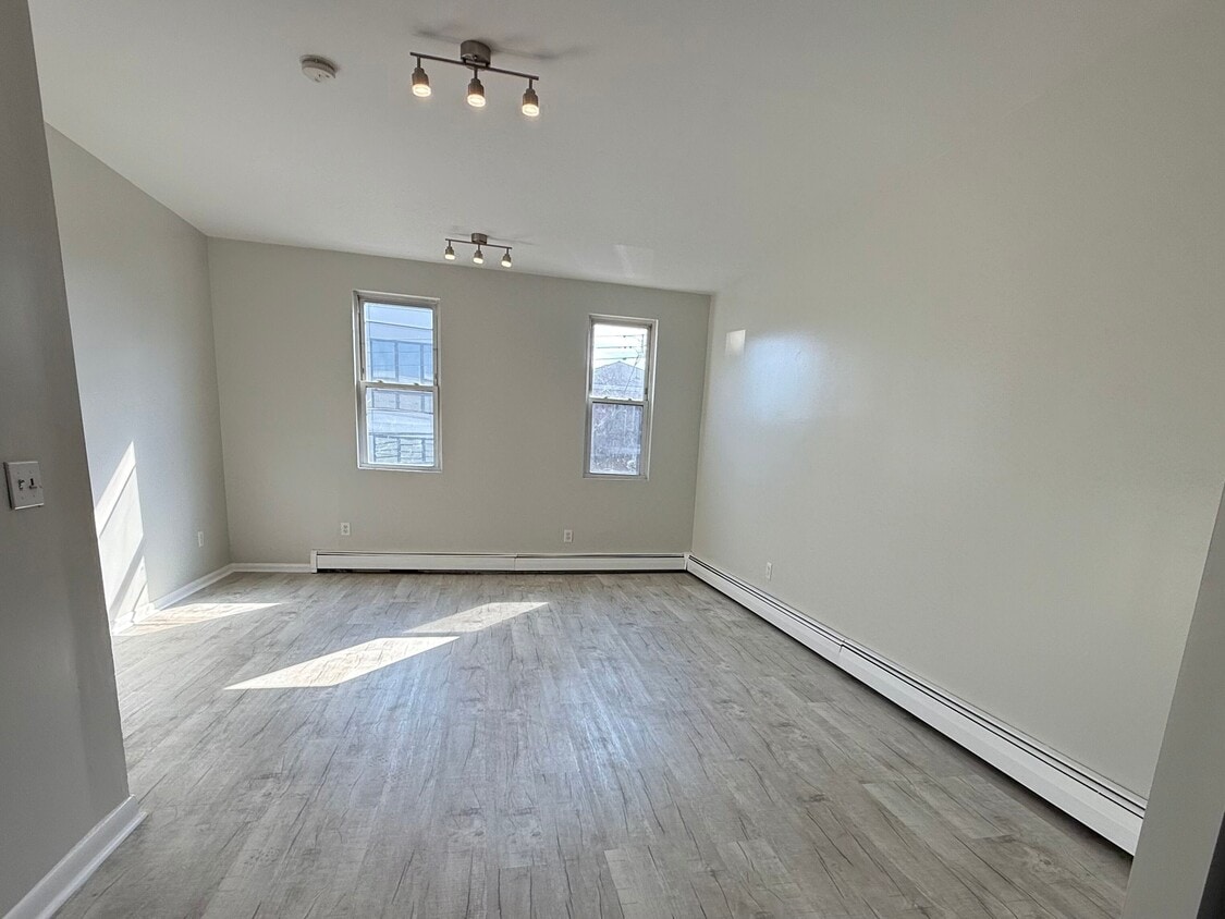 Livingroom - 86 Bleecker St