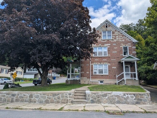 Building Photo - 89 Hillside Ave