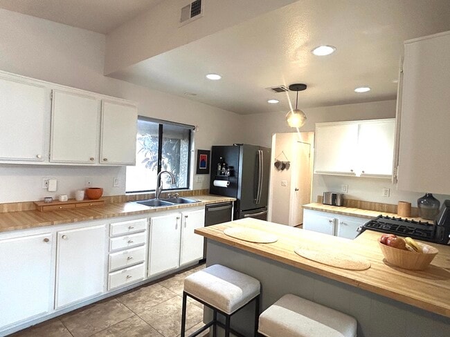 Building Photo - 74103 Catalina Way