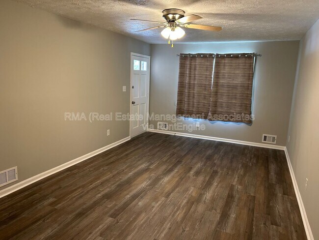 Foto del edificio - 254 N McDonough Rd