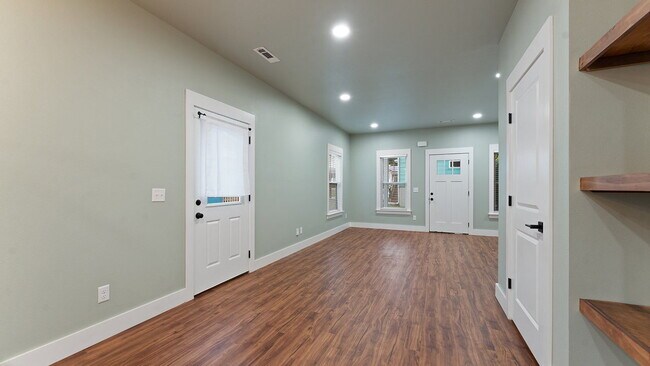 Foto del edificio - "Charming 2-Bed Oasis in Fayetteville with...