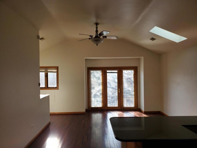 Building Photo - 2434 West Polk unit 3