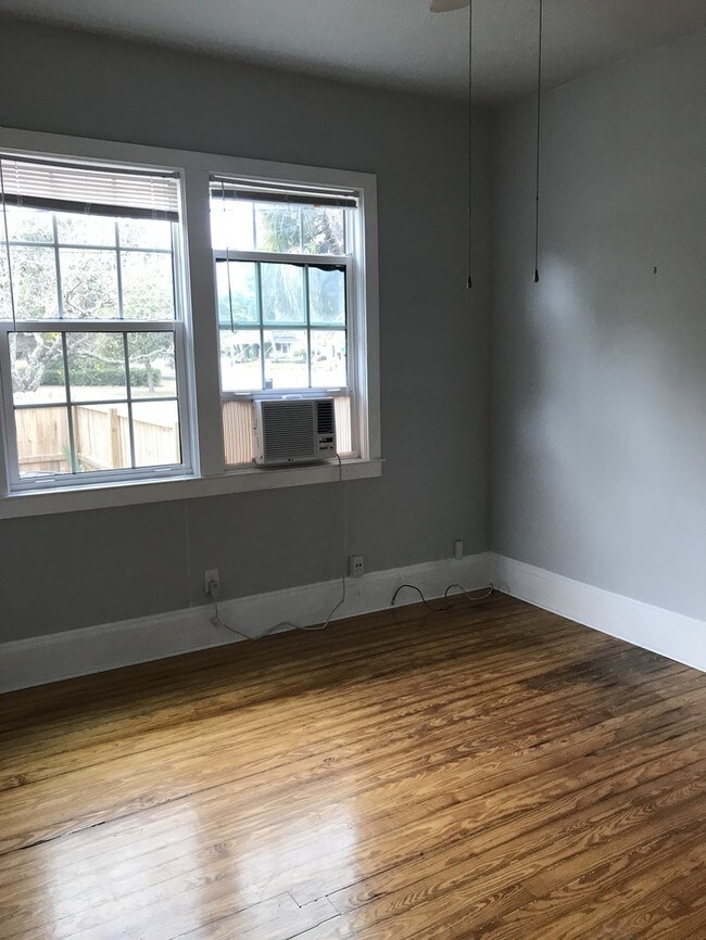 Building Photo - 1601 E Cevantes St B