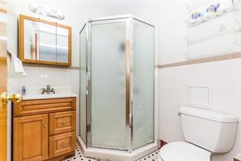 Building Photo - 4 Bd, 2 Bath