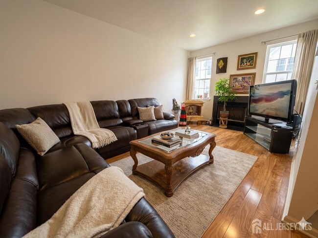 Building Photo - 406 Birch Ct