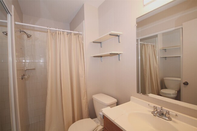Foto del edificio - 1106 Ravenscourt Dr