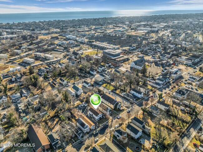 Foto del edificio - 148 Dewitt Ave