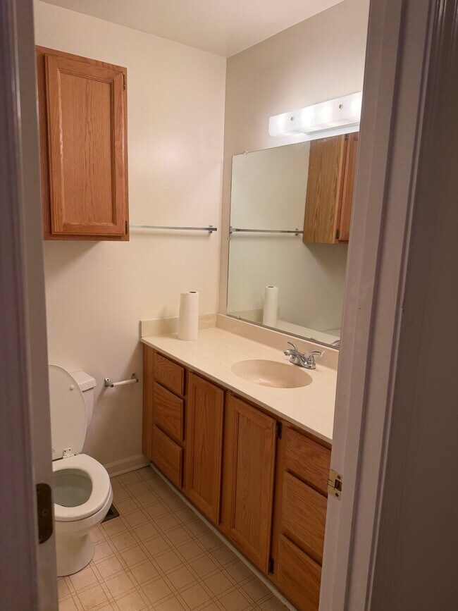 Foto del edificio - 425 Ashlawn Dr