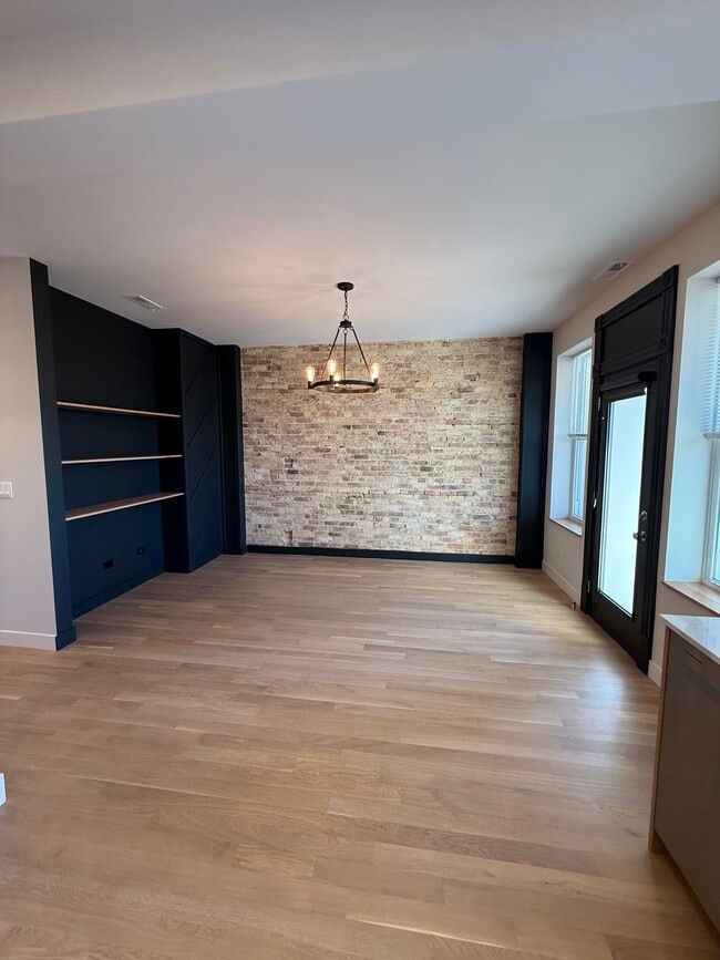 Building Photo - 927 N Mozart St