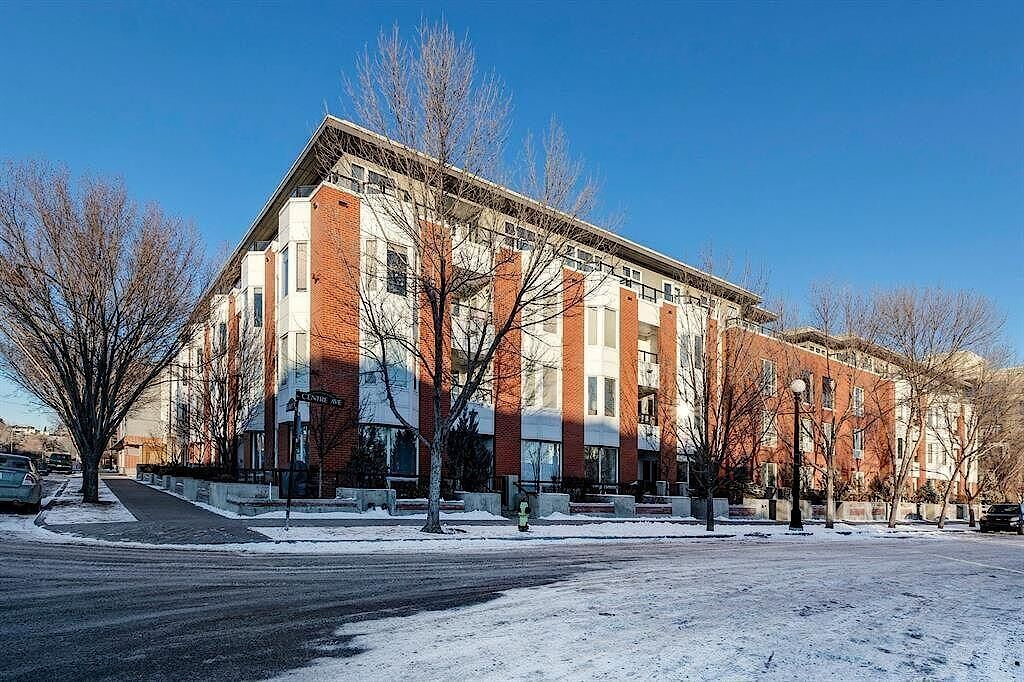 Primary Photo - 830 Centre Ave NE
