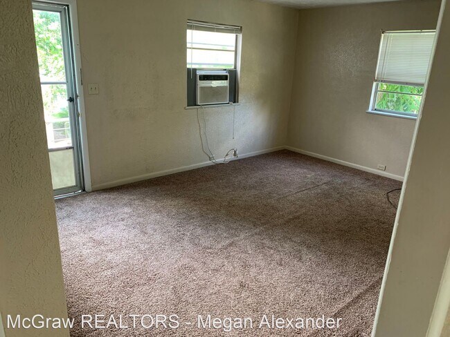 Foto del edificio - 1 br, 1 bath House - 817 1/2 E 8th