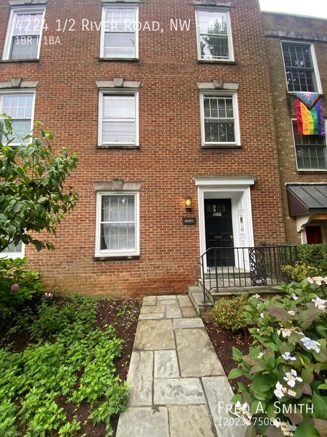 Building Photo - 4224 1/2 River Rd NW