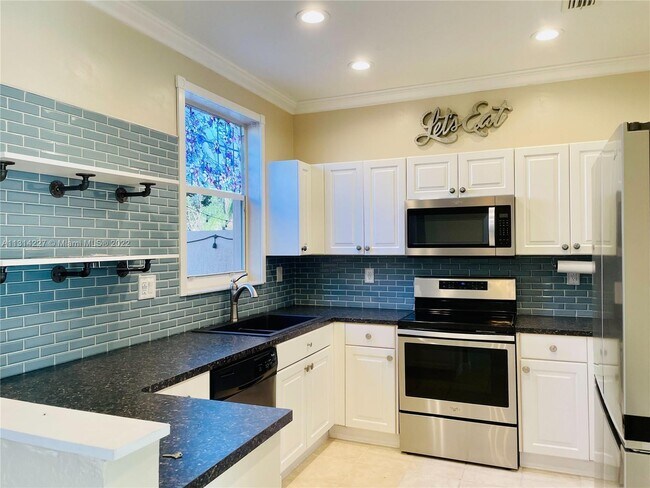 Building Photo - 792 NW 170th Terrace