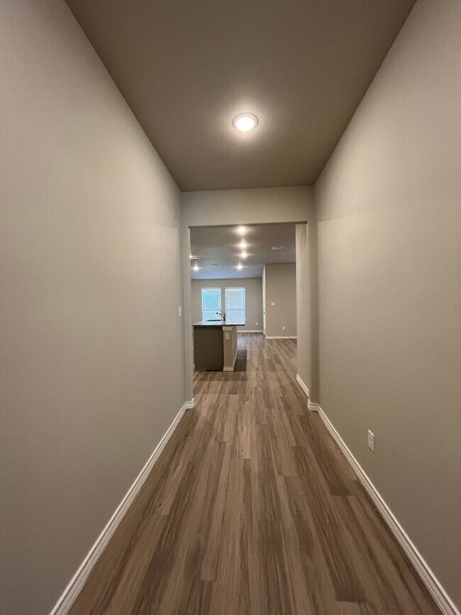 Building Photo - Great Newer built 3/2 in Frenship ISD!
