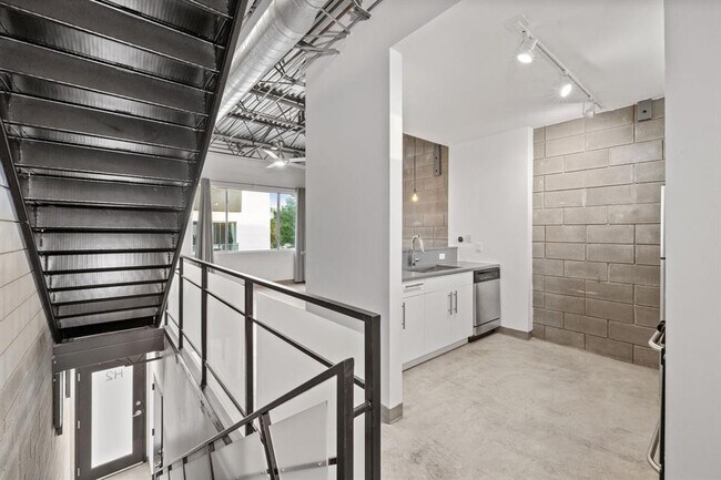 Foto del edificio - 4801 S Congress Ave