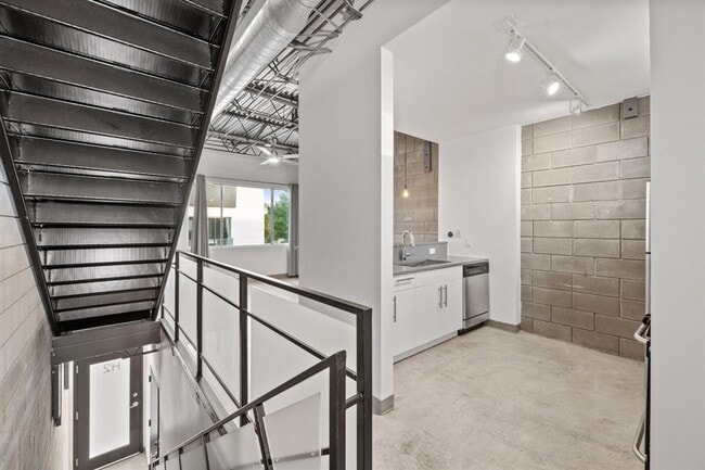 Building Photo - 4801 S Congress Ave
