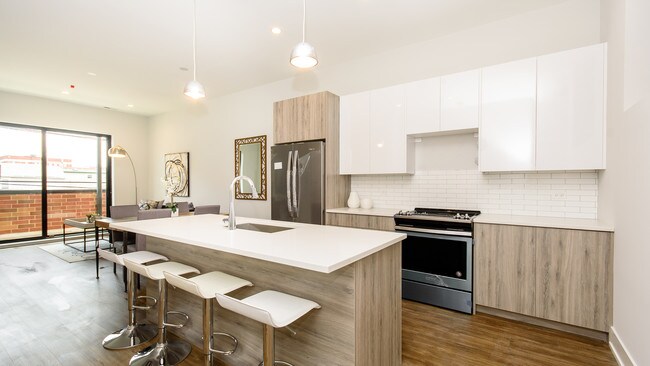 Foto del edificio - 1023 N Ashland Ave