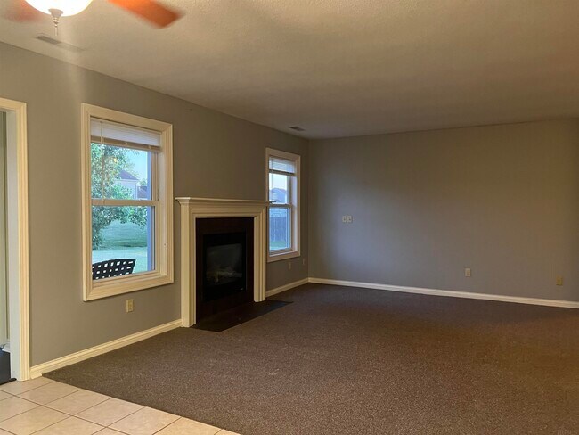 Foto del edificio - 3525 Shadow Creek Dr