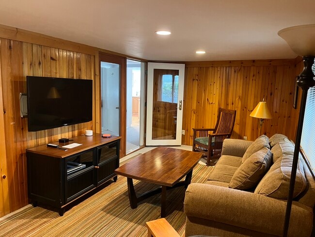 TV room - 571 W End Dr
