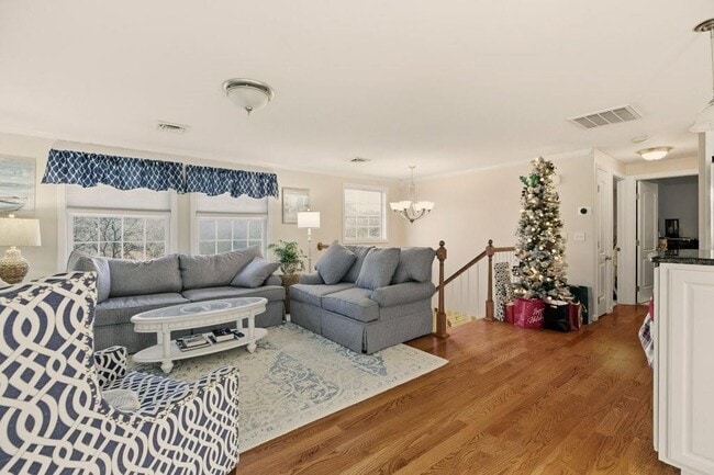 Building Photo - 5 Leland Point Dr